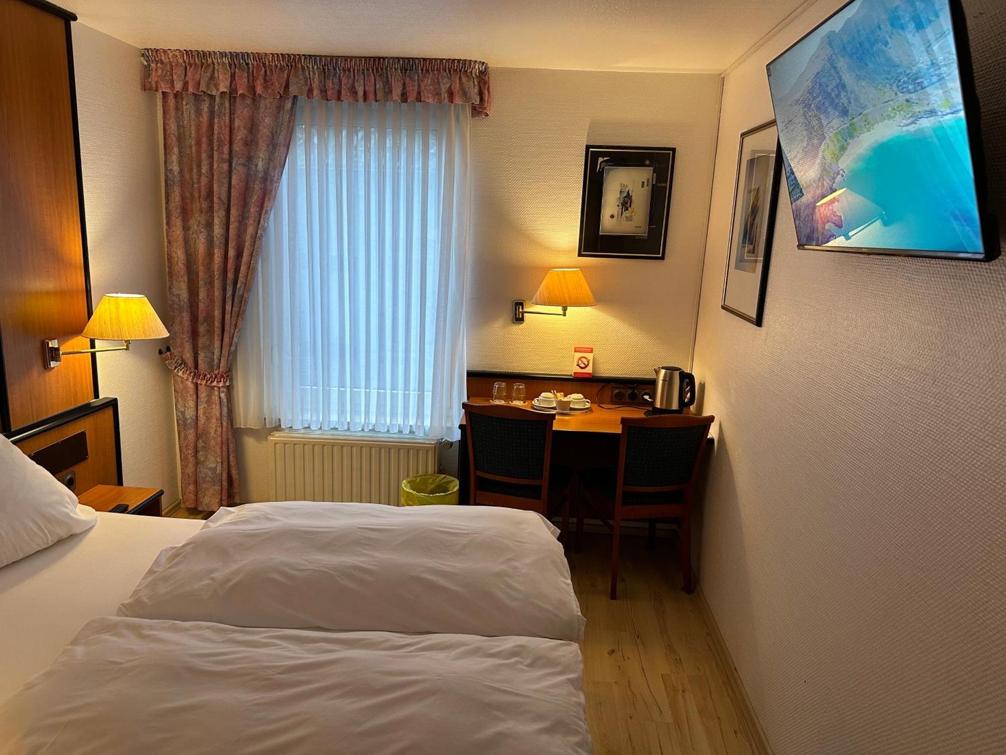 Hotel Zur Post Dabringhausen - Contactless Self Check-In Wermelskirchen Eksteriør bilde